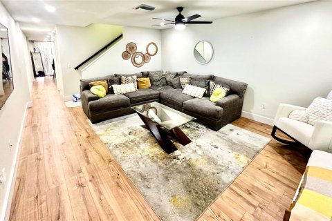 Adosado en venta en Brandon, Florida, 2 dormitorios, 148.18 m2 № 1900203 - foto 2