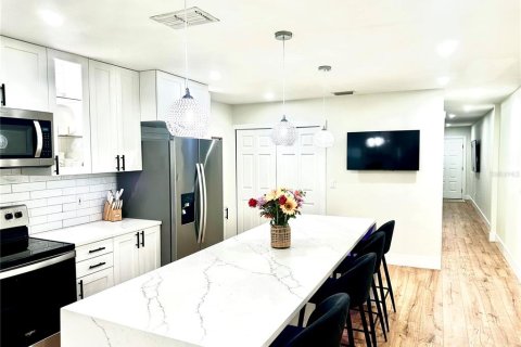 Adosado en venta en Brandon, Florida, 2 dormitorios, 148.18 m2 № 1900203 - foto 6