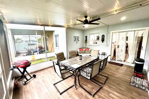 Adosado en venta en Brandon, Florida, 2 dormitorios, 148.18 m2 № 1900203 - foto 12