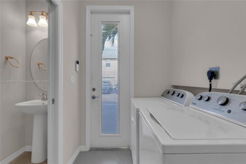 Touwnhouse à vendre à Hollywood, Floride: 3 chambres, 132.01 m2 № 1964192 - photo 9