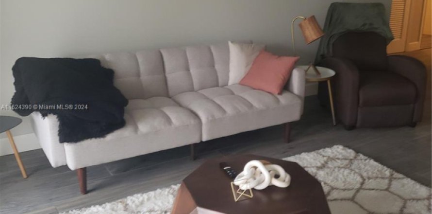Condo in Fort Lauderdale, Florida, 1 bedroom № 1896366