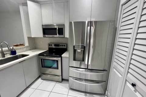 House in Miami, Florida 3 bedrooms, 109.62 sq.m. № 1993087 - photo 7