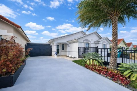 House in Miami, Florida 3 bedrooms, 109.62 sq.m. № 1993087 - photo 5