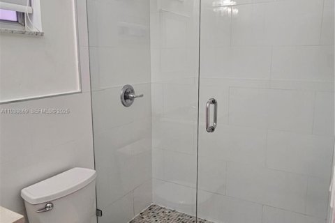 House in Miami, Florida 3 bedrooms, 109.62 sq.m. № 1993087 - photo 20