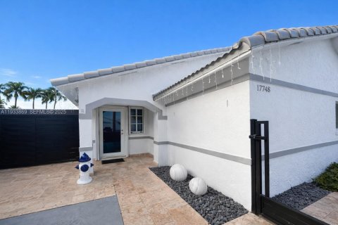 House in Miami, Florida 3 bedrooms, 109.62 sq.m. № 1993087 - photo 4