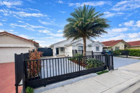 House in Miami, Florida 3 bedrooms, 109.62 sq.m. № 1993087 - photo 3