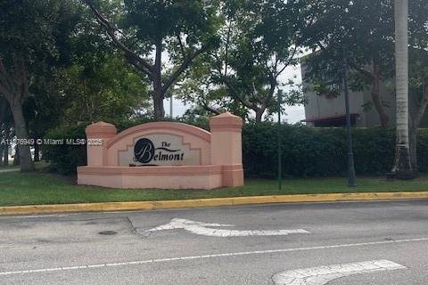 Condominio en alquiler en North Lauderdale, Florida, 3 dormitorios № 1928684 - foto 1