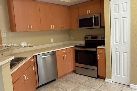 Condominio en alquiler en North Lauderdale, Florida, 3 dormitorios № 1928684 - foto 4