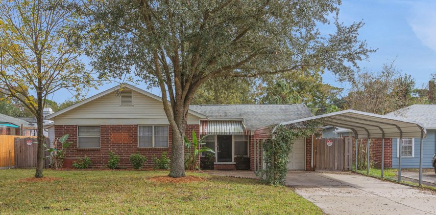 Commercial property in Jacksonville, Florida 3 bedrooms, 120.12 sq.m. № 850902