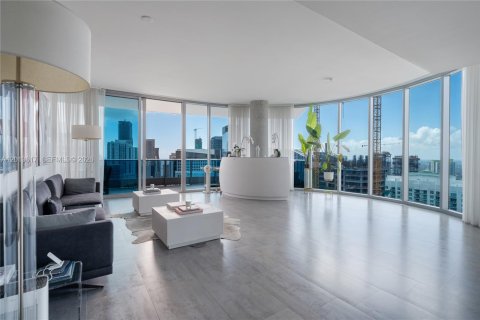 Condo in Miami, Florida, 3 bedrooms  № 2076344 - photo 2