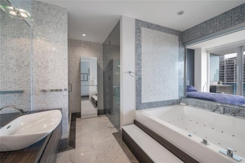 Condo in Miami, Florida, 3 bedrooms  № 2076344 - photo 16