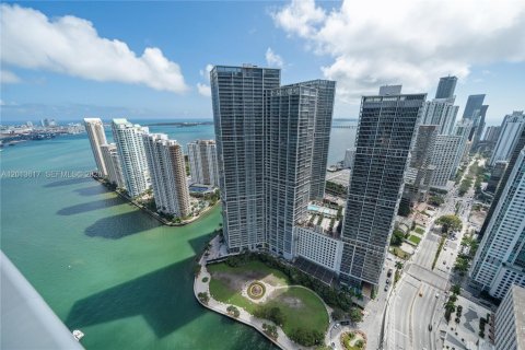 Condo in Miami, Florida, 3 bedrooms  № 2076344