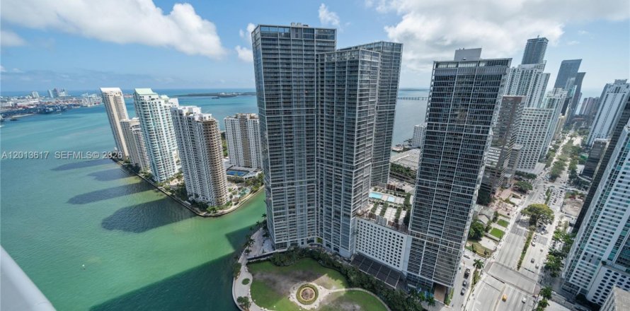 Condo in Miami, Florida, 3 bedrooms  № 2076344