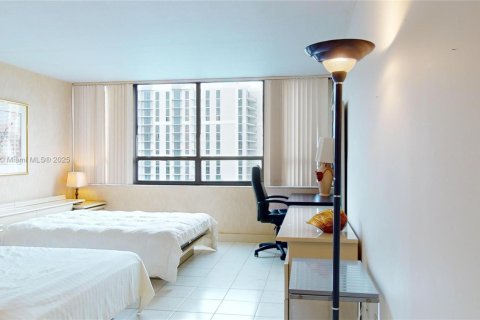 Condominio en venta en Miami, Florida, 2 dormitorios, 152.17 m2 № 1922705 - foto 12