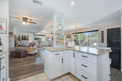 Villa ou maison à vendre à Sarasota, Floride: 3 chambres, 127.37 m2 № 2431758 - photo 12
