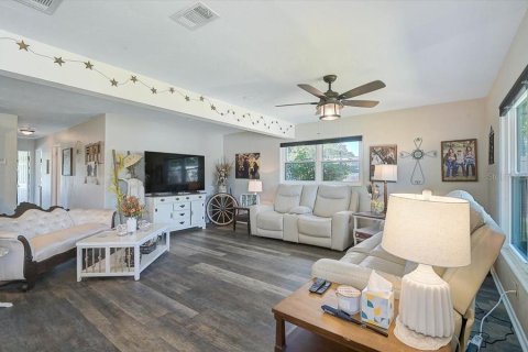 Villa ou maison à vendre à Sarasota, Floride: 3 chambres, 127.37 m2 № 2431758 - photo 4