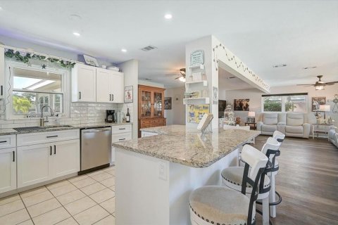 Villa ou maison à vendre à Sarasota, Floride: 3 chambres, 127.37 m2 № 2431758 - photo 11