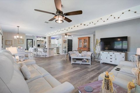 Villa ou maison à vendre à Sarasota, Floride: 3 chambres, 127.37 m2 № 2431758 - photo 5