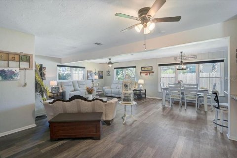 Villa ou maison à vendre à Sarasota, Floride: 3 chambres, 127.37 m2 № 2431758 - photo 3
