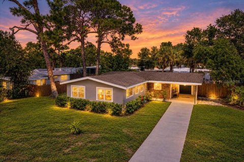 Villa ou maison à vendre à Sarasota, Floride: 3 chambres, 127.37 m2 № 2431758 - photo 2