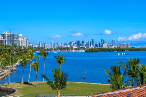 Villa ou maison à vendre à Miami, Floride: 5 chambres, 709.96 m2 № 1991116 - photo 5