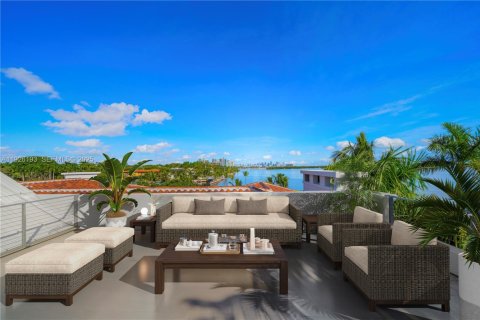 Villa ou maison à vendre à Miami, Floride: 5 chambres, 709.96 m2 № 1991116 - photo 4