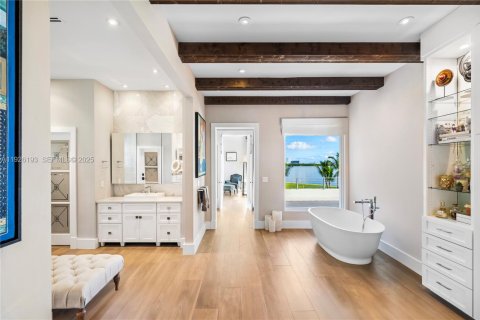 Villa ou maison à vendre à Miami, Floride: 5 chambres, 709.96 m2 № 1991116 - photo 29