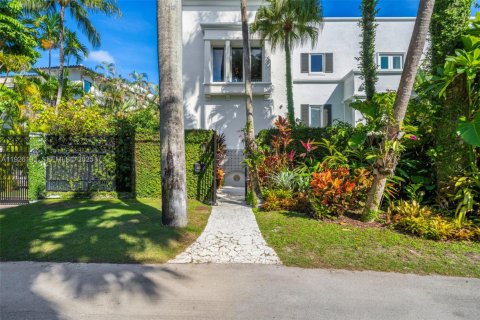Villa ou maison à vendre à Miami, Floride: 5 chambres, 709.96 m2 № 1991116 - photo 11