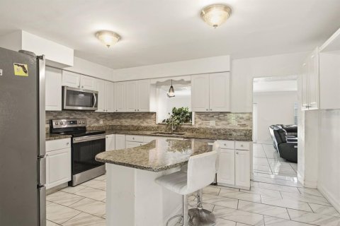 Casa en venta en Saint Petersburg, Florida, 4 dormitorios, 340.95 m2 № 2223331 - foto 12