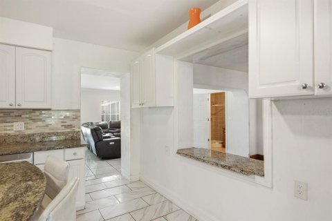 Casa en venta en Saint Petersburg, Florida, 4 dormitorios, 340.95 m2 № 2223331 - foto 14