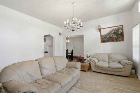 Casa en venta en Saint Petersburg, Florida, 4 dormitorios, 340.95 m2 № 2223331 - foto 15
