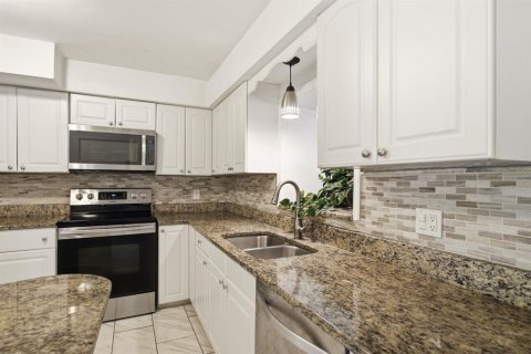 Casa en venta en Saint Petersburg, Florida, 4 dormitorios, 340.95 m2 № 2223331 - foto 11