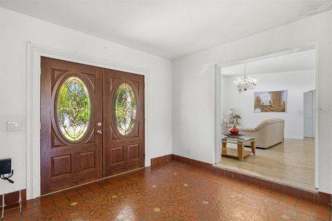 Casa en venta en Saint Petersburg, Florida, 4 dormitorios, 340.95 m2 № 2223331 - foto 3