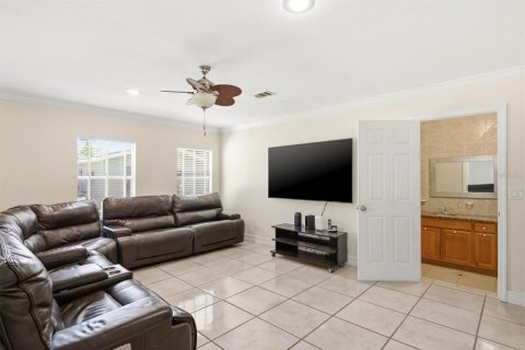 Casa en venta en Saint Petersburg, Florida, 4 dormitorios, 340.95 m2 № 2223331 - foto 7
