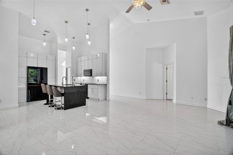 Casa en venta en Mount Dora, Florida, 4 dormitorios, 202.06 m2 № 1918521 - foto 14