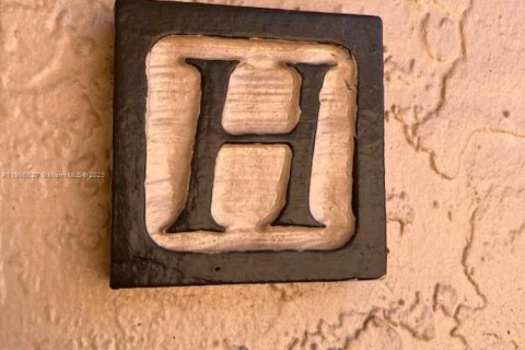 Condo in Deerfield Beach, Florida, 2 bedrooms  № 1957222 - photo 1