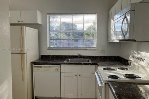 Condo in Deerfield Beach, Florida, 2 bedrooms  № 1957222 - photo 4