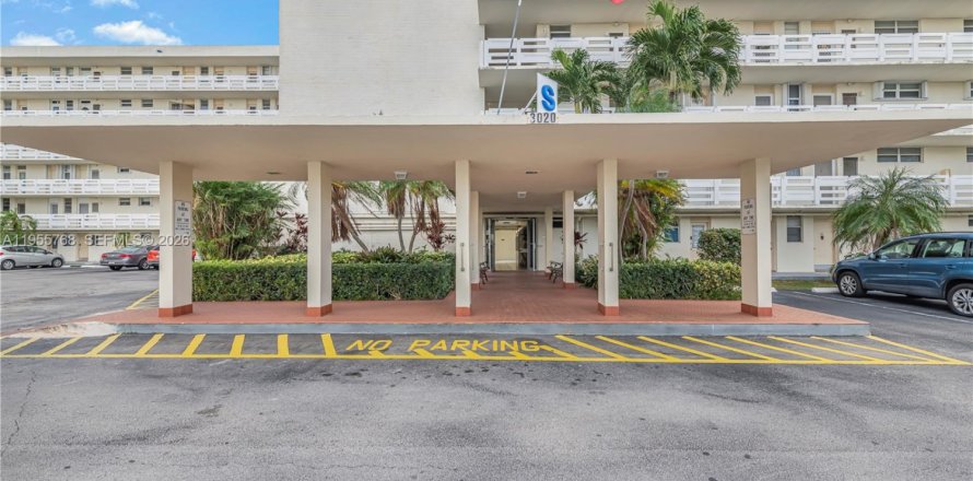 Кондоминиум с 1 спальней в Авентура, Флорида № 2022159