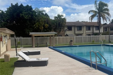 Touwnhouse à vendre à Miami, Floride: 2 chambres, 86.96 m2 № 1945059 - photo 25