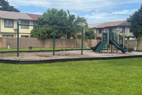 Touwnhouse à vendre à Miami, Floride: 2 chambres, 86.96 m2 № 1945059 - photo 24