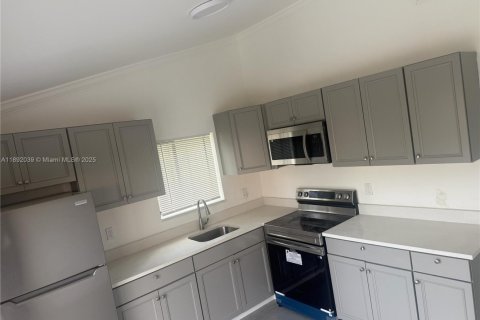Touwnhouse à vendre à Miami, Floride: 2 chambres, 86.96 m2 № 1945059 - photo 4