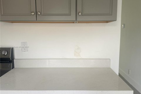Touwnhouse à vendre à Miami, Floride: 2 chambres, 86.96 m2 № 1945059 - photo 6