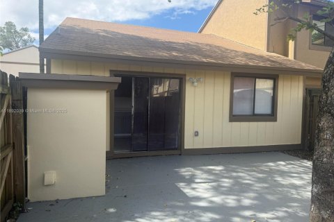Touwnhouse à vendre à Miami, Floride: 2 chambres, 86.96 m2 № 1945059 - photo 21