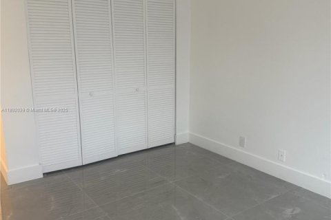 Touwnhouse à vendre à Miami, Floride: 2 chambres, 86.96 m2 № 1945059 - photo 16