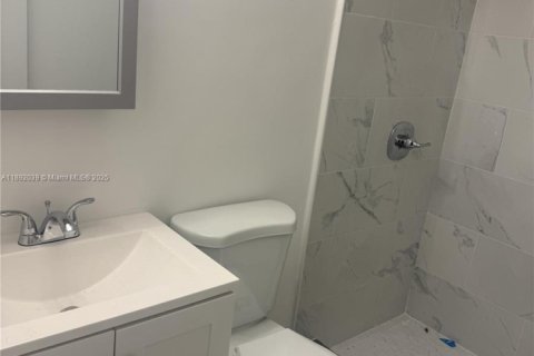 Touwnhouse à vendre à Miami, Floride: 2 chambres, 86.96 m2 № 1945059 - photo 12