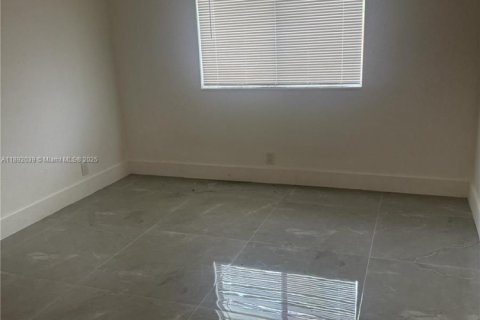 Touwnhouse à vendre à Miami, Floride: 2 chambres, 86.96 m2 № 1945059 - photo 14