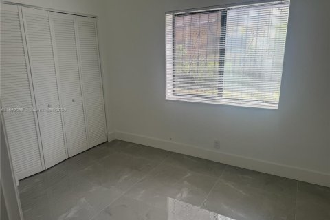 Touwnhouse à vendre à Miami, Floride: 2 chambres, 86.96 m2 № 1945059 - photo 8