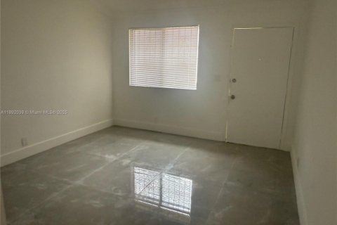 Touwnhouse à vendre à Miami, Floride: 2 chambres, 86.96 m2 № 1945059 - photo 9