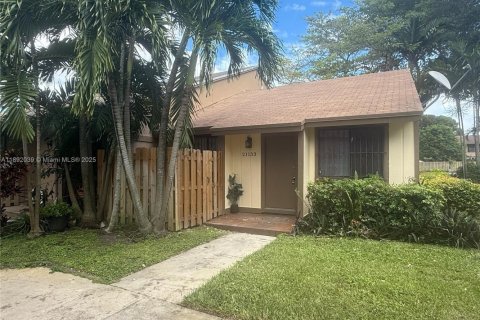Touwnhouse à vendre à Miami, Floride: 2 chambres, 86.96 m2 № 1945059 - photo 2