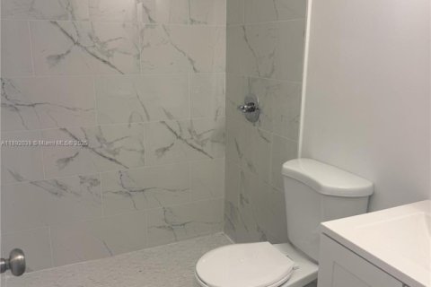 Touwnhouse à vendre à Miami, Floride: 2 chambres, 86.96 m2 № 1945059 - photo 10